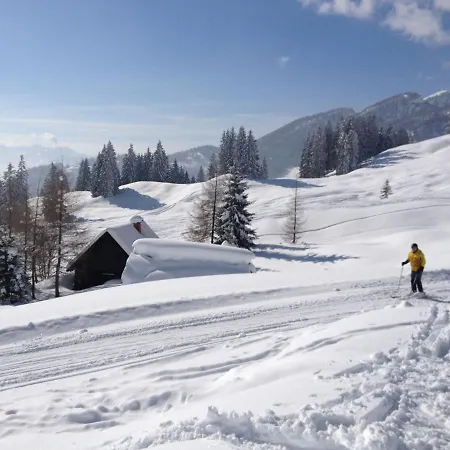 Joergenbauerhuette 度假居 *